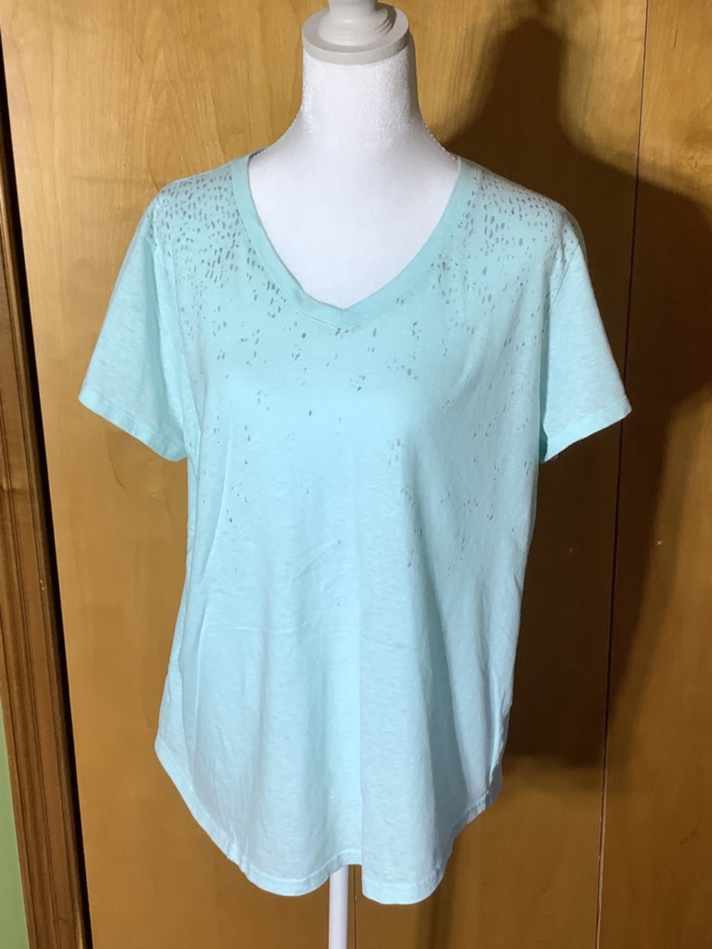 Tek Gear light mint green vneck top, size XL